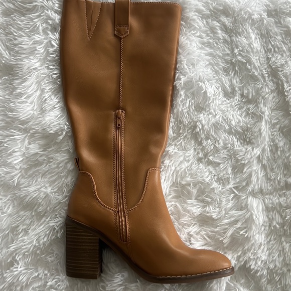 New! Women’s wide calf heeled boots - Picture 2 of 8
